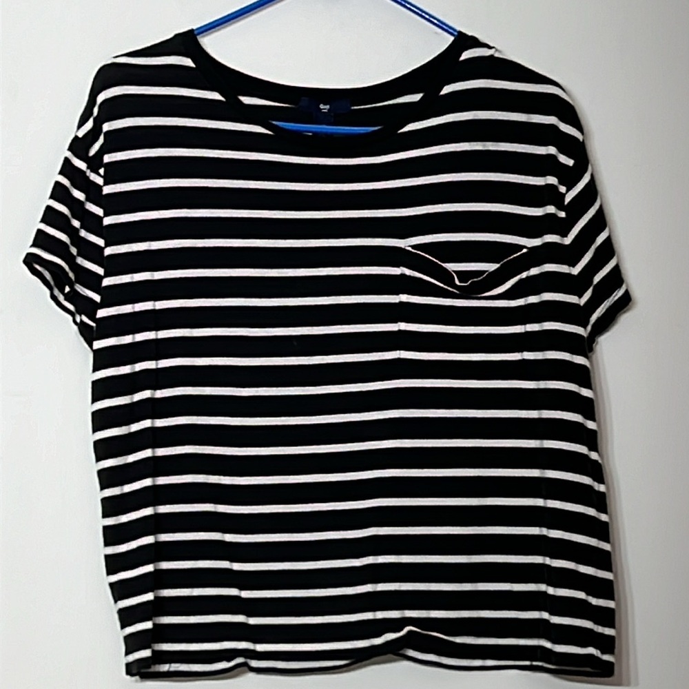 🌞 Gap black & white short sleeve breast pocket oval neck tee M - Picture 14 of 16